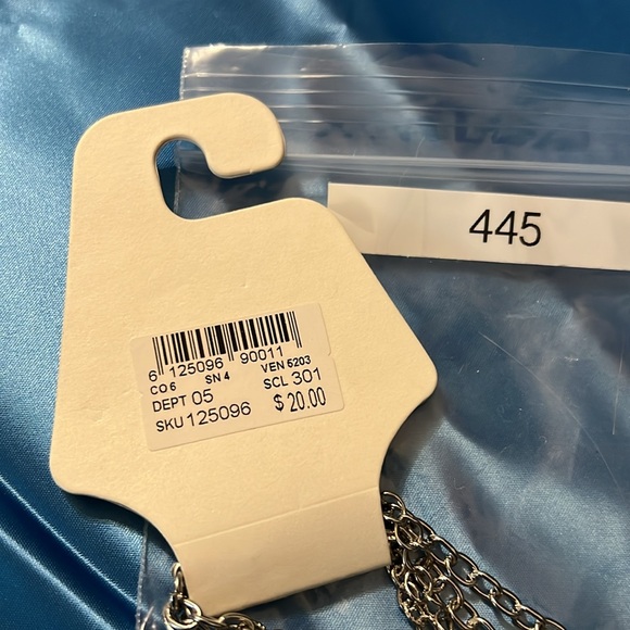 3/$18 Dressbarn Silver and Blue Layered Necklace Lot 445 - Picture 2 of 2